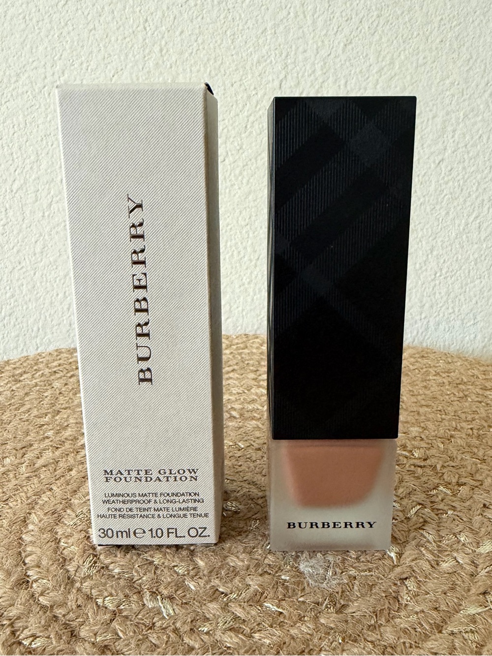 Burberry Matte Glow Foundation Dark Cool No. 120